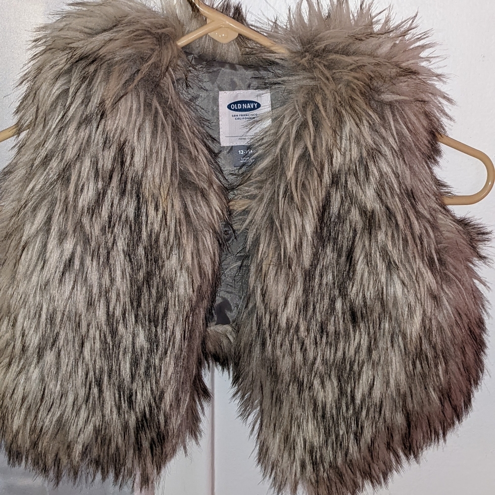 OLD NAVY Girl Faux Fur Vest Size 12-18 Months
